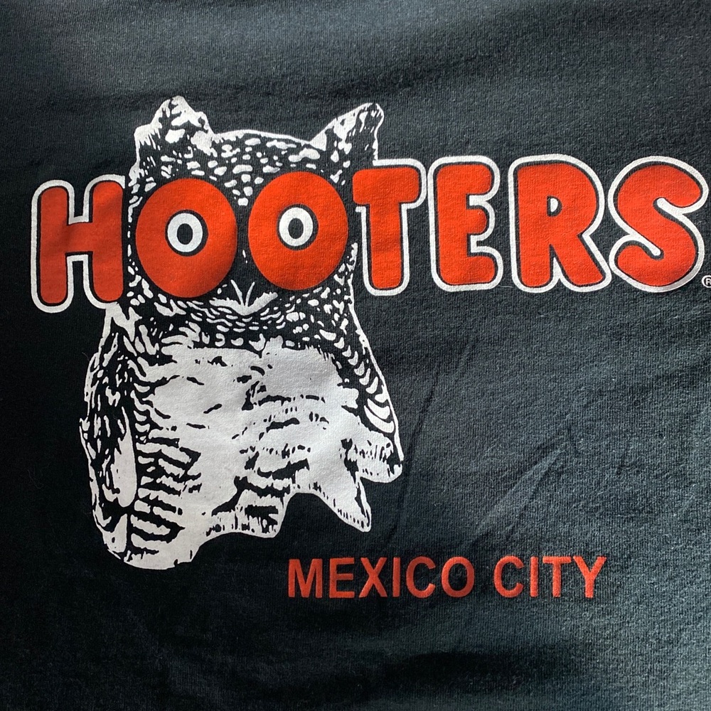 Vintage Hooters t shirt Mexico City. Only worn once in great condition size CH